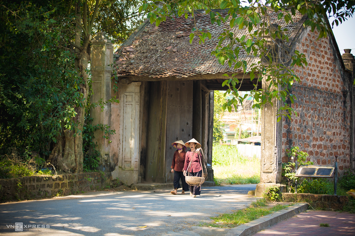 Hanoi Cycling Trip Duong Lam Ancient Village 1 Day